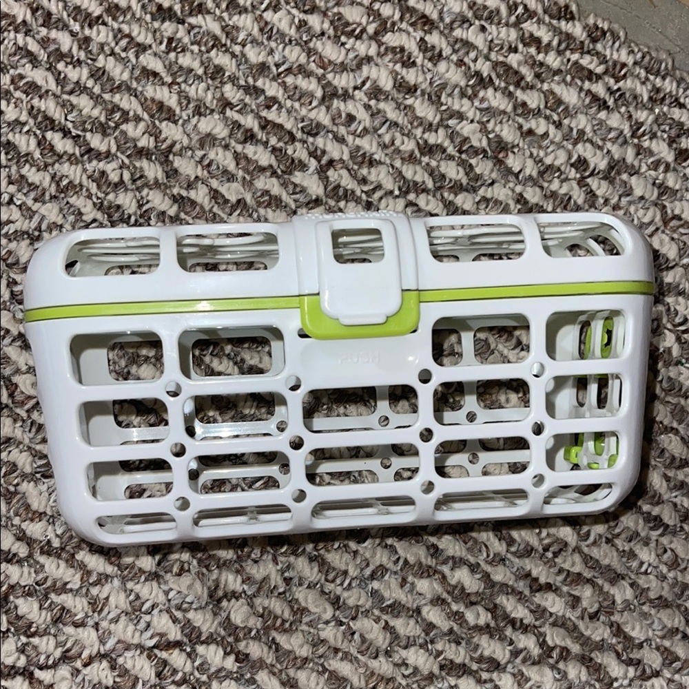 Munchkin White and Green Storage Organizer with Ventilation Slots